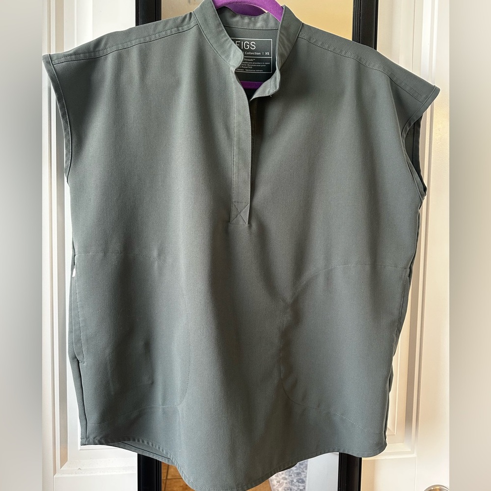 Figs Scrub Set Top and Jogger Bottom Like New